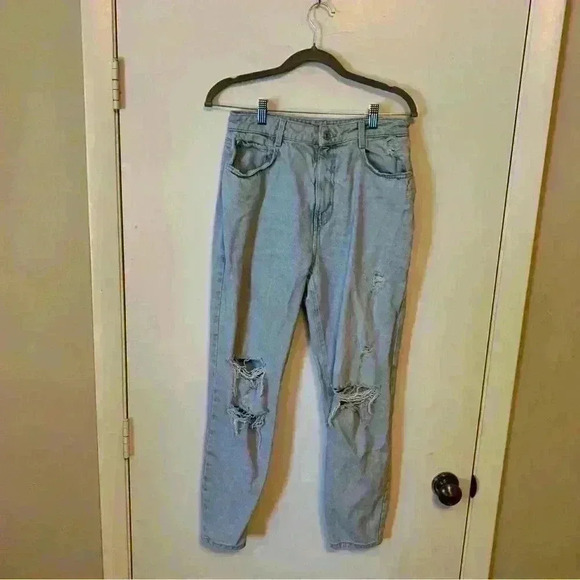 ZARA Distressed Jean Size 8 - Picture 1 of 3